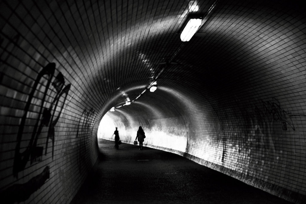 Prg-silhouettes-tunnel-Karlin-Mlux50II1-VO-Photo08-9-rd1350.jpg