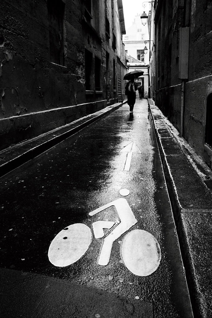 Paris-pietonne-parapluie-Photo28-28-2-rd900.jpg