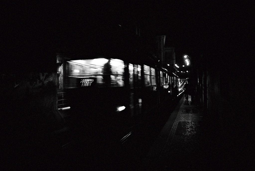 tram-silhouette-W-Photo24-24-3-rd1350.jpg