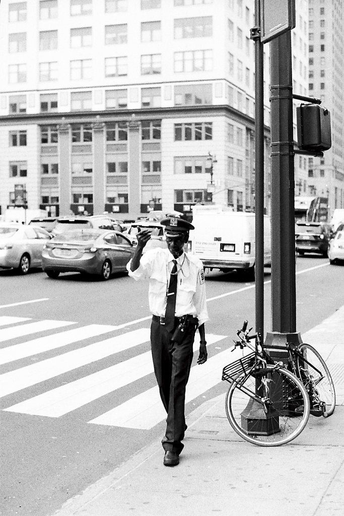 NYC-citizens-voiturier-black-1093-lux50-Photo03-5-2-rd900Lsite.jpg
